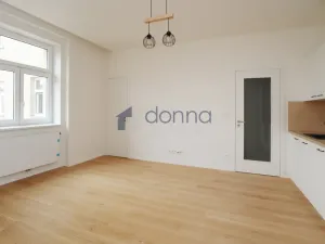 Pronájem bytu 2+kk, Praha, Jeseniova, 47 m2
