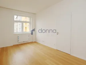 Pronájem bytu 2+kk, Praha, Jeseniova, 47 m2
