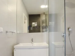 Pronájem bytu 2+kk, Praha, Jeseniova, 47 m2