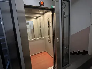 Pronájem bytu 1+kk, Praha - Žižkov, Fibichova, 25 m2