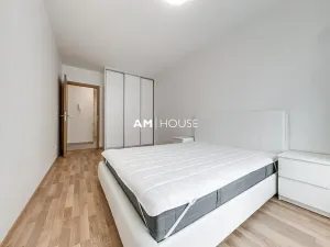 Pronájem bytu 2+kk, Praha - Vysočany, Sousedíkova, 50 m2