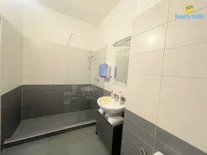 Pronájem obchodního prostoru, Jesenice, Budějovická, 95 m2