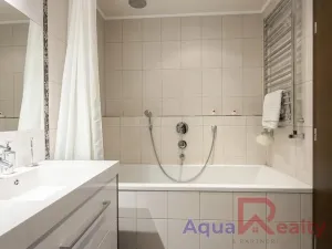 Prodej bytu 2+kk, Karlovy Vary, Libušina, 70 m2