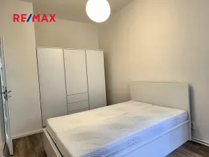 Pronájem bytu 2+kk, Praha - Nusle, Mikuláše z Husi, 44 m2