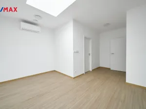 Pronájem bytu 1+kk, Hradec Králové - Pražské Předměstí, Blažíčkovo náměstí, 19 m2