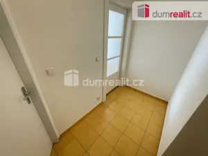 Pronájem bytu 1+kk, Praha - Smíchov, Moulíkova, 30 m2