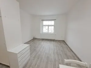 Pronájem bytu 1+kk, Hradec Králové, Buzulucká, 30 m2