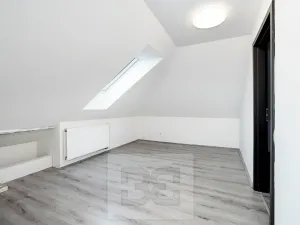 Prodej rodinného domu, Králův Dvůr, 262 m2