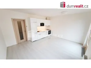 Pronájem bytu 1+kk, Praha - Veleslavín, Adamova, 31 m2