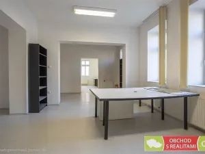 Prodej kanceláře, Chrudim - Chrudim IV, Lupáčova, 612 m2