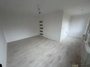 Prodej bytu 1+kk, Praha, Veltruská, 27 m2