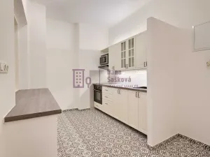 Pronájem bytu 2+1, Jindřichův Hradec - Jindřichův Hradec I, nám. Míru, 71 m2