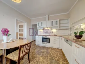 Pronájem bytu 4+1, Jindřichův Hradec - Jindřichův Hradec V, Kosmonautů, 87 m2