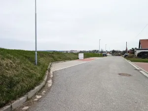 Prodej pozemku pro bydlení, Hořiněves, 987 m2