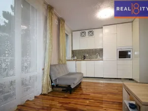 Prodej bytu 3+1, Praha, Evropská, 76 m2