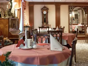 Prodej ubytování, Karlovy Vary, Mariánskolázeňská, 1425 m2