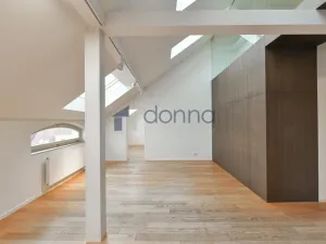 Pronájem bytu 3+1, Praha, U akademie, 130 m2