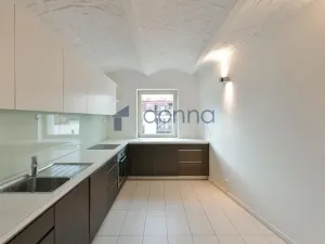 Pronájem bytu 3+1, Praha, U akademie, 130 m2