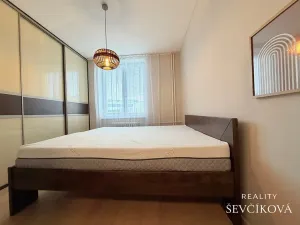 Pronájem bytu 3+kk, Hradec Králové, Gočárova třída, 76 m2