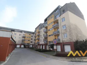 Pronájem bytu 1+kk, Hradec Králové - Třebeš, Ve Stromovce, 33 m2