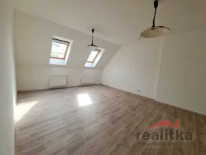 Pronájem bytu 3+kk, Opava - Město, Ostrožná, 110 m2