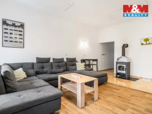 Prodej rodinného domu, Doksy, náměstí Republiky, 235 m2