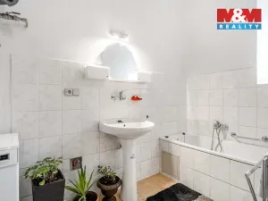 Prodej rodinného domu, Doksy, náměstí Republiky, 235 m2