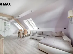 Pronájem bytu 6+kk a větší, Karlovy Vary, Na Vyhlídce, 145 m2