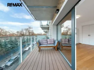 Pronájem bytu 1+kk, Praha - Smíchov, Kobrova, 43 m2