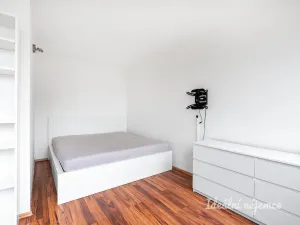 Pronájem bytu 1+kk, Praha - Karlín, Molákova, 28 m2