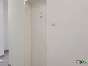 Pronájem bytu 1+kk, Praha - Uhříněves, Bečovská, 29 m2