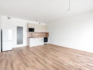 Pronájem bytu 1+kk, Praha - Hloubětín, Poděbradská, 37 m2