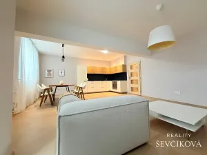 Pronájem bytu 3+kk, Hradec Králové, Gočárova třída, 76 m2