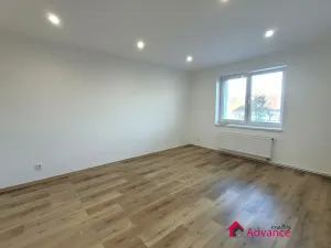 Pronájem bytu 1+1, Ostrava, U Hřiště, 44 m2