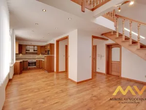 Pronájem bytu 4+kk, Lochenice, 115 m2