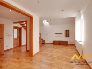 Pronájem bytu 4+kk, Lochenice, 115 m2