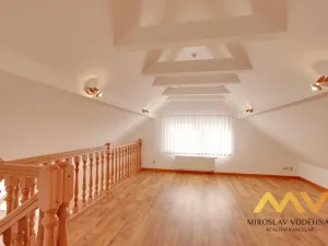 Pronájem bytu 4+kk, Lochenice, 115 m2