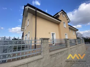 Pronájem bytu 4+kk, Lochenice, 115 m2