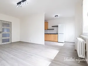 Pronájem bytu 3+1, Praha - Horní Měcholupy, Ravennská, 74 m2