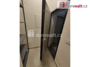 Pronájem obchodního prostoru, Praha - Smíchov, Plzeňská, 37 m2