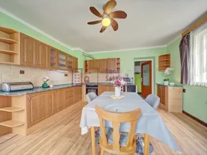 Prodej rodinného domu, Častrov, 214 m2