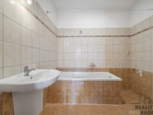 Pronájem bytu 2+1, Pardubice, U Kostelíčka, 89 m2