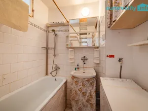 Prodej bytu 3+1, Ostrov, Horská, 72 m2