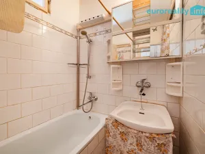 Prodej bytu 3+1, Ostrov, Horská, 72 m2