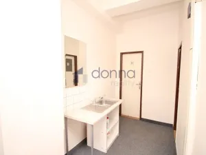 Pronájem kanceláře, Praha, Blanická, 20 m2