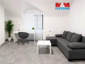 Pronájem obchodního prostoru, Pardubice - Pardubice-Staré Město, Zámecká, 19 m2