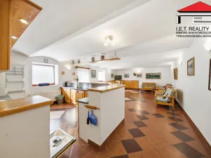 Prodej ubytování, Rynholec, nám. 1. máje, 561 m2