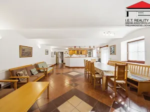 Prodej ubytování, Rynholec, nám. 1. máje, 561 m2