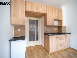 Pronájem bytu 1+kk, Praha - Žižkov, Biskupcova, 26 m2