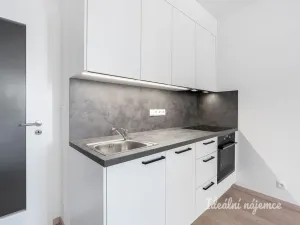 Pronájem bytu 1+kk, Praha - Vysočany, Poděbradská, 33 m2